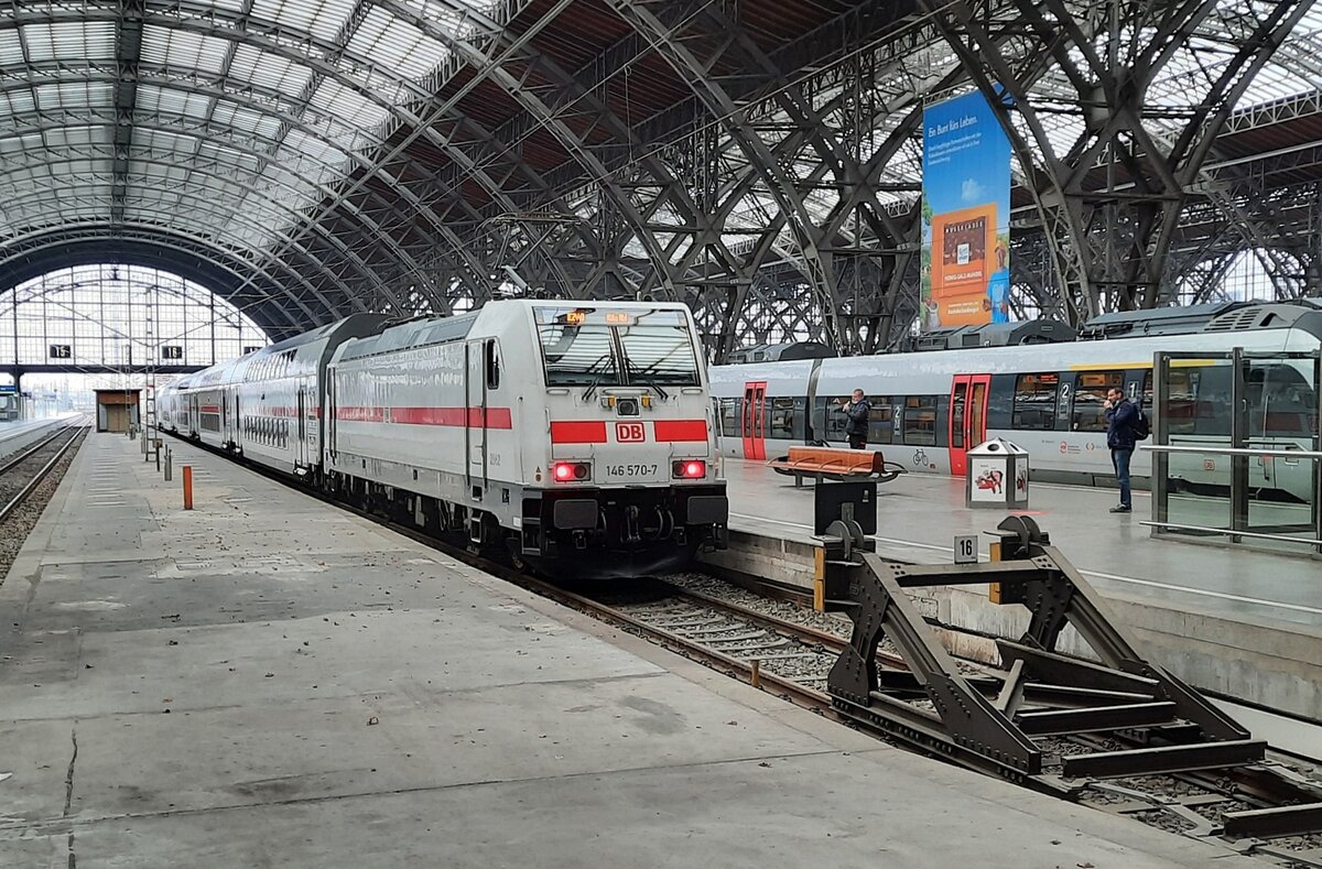 DB 146 570-7 mit dem IC 2440 von Dresden Hbf nach Köln Hbf, am 05.11.2021 in Leipzig Hbf.