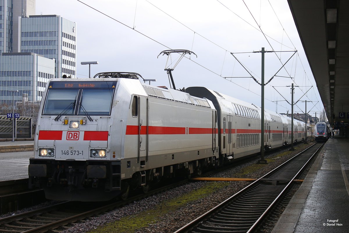 DB 146 573-1 mit IC2 in Hannover Hbf, Februar 2017.