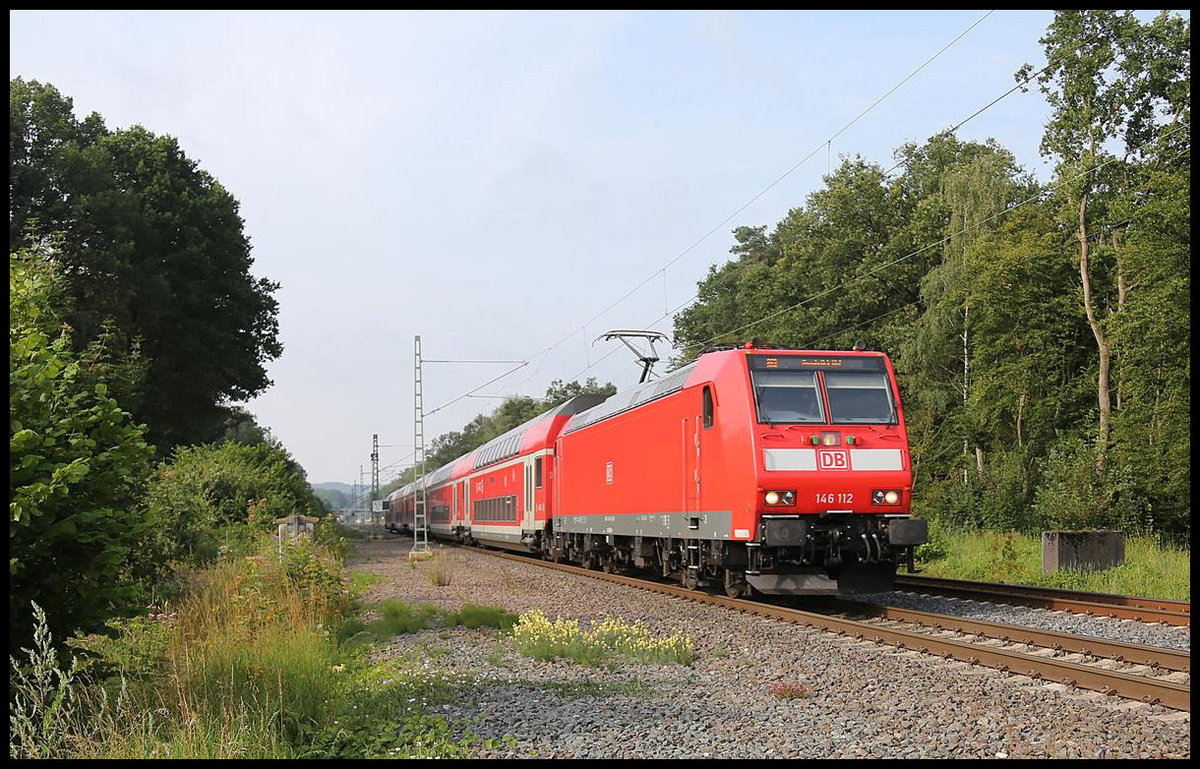 DB 146112 ist hier am 25.07.2020 bei Natrup Hagen um 09.00 Uhr mit dem RE aus Düsseldorf nach Osnabrück unterwegs.
