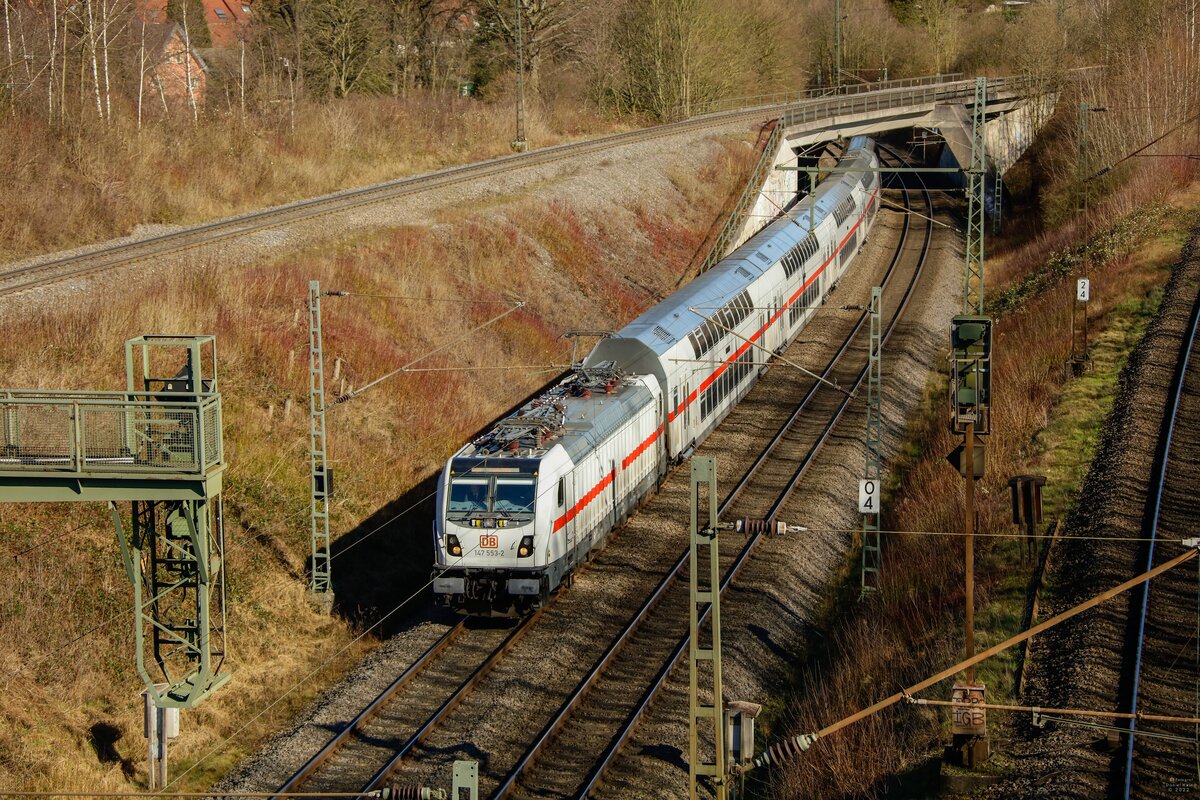 DB 147 553-2 mit IC in Bochum, Februar 2022.