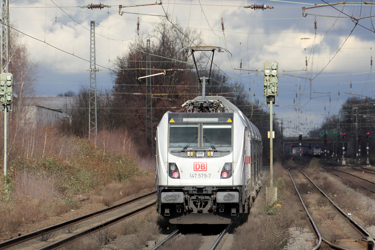 DB 147 579-7 schiebt IC 2202 nach Bremerhaven-Lehe in Recklinghausen-Süd 14.2.2022