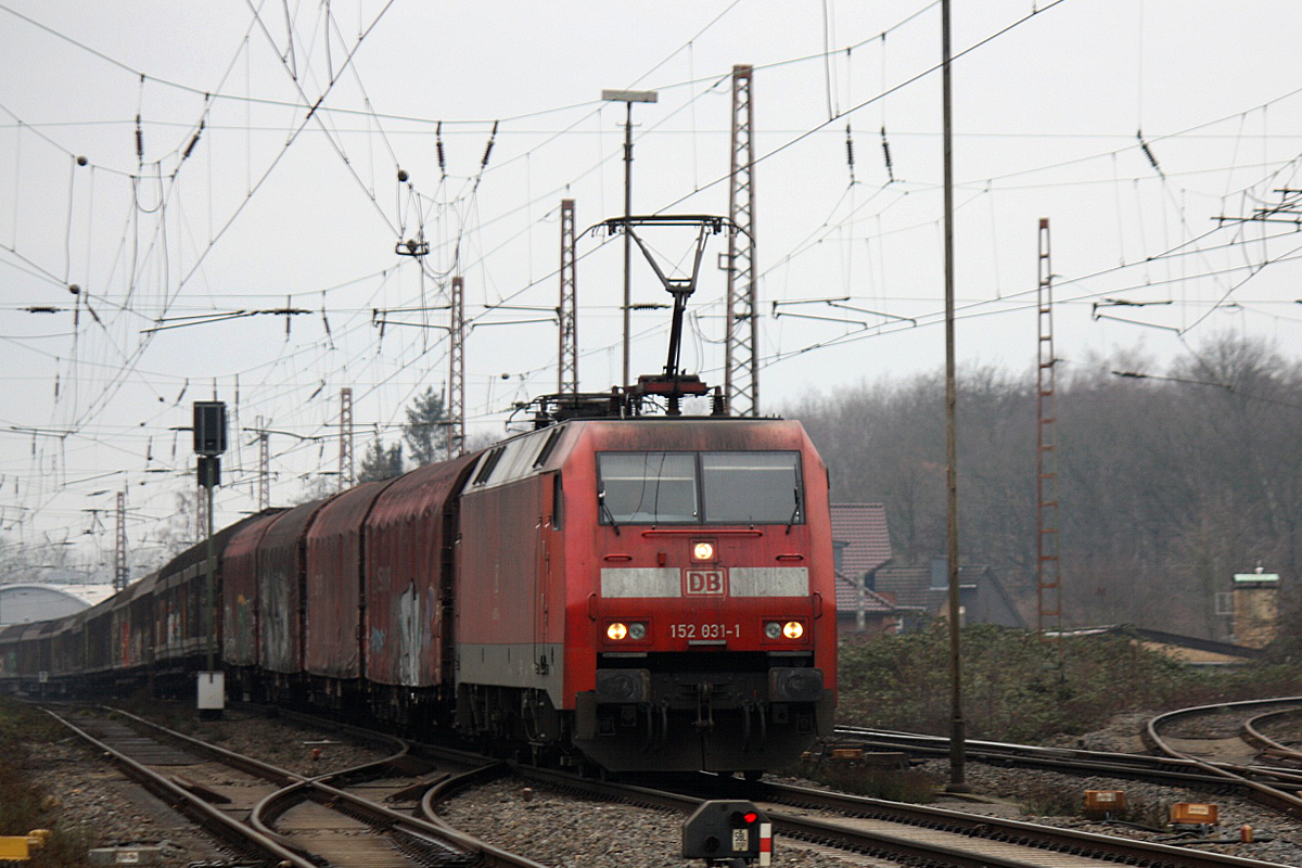 DB 152 031-1  mit gemischtem Güterzug bei der Durchfahrt in Recklinghausen Ost am 05.01.2020