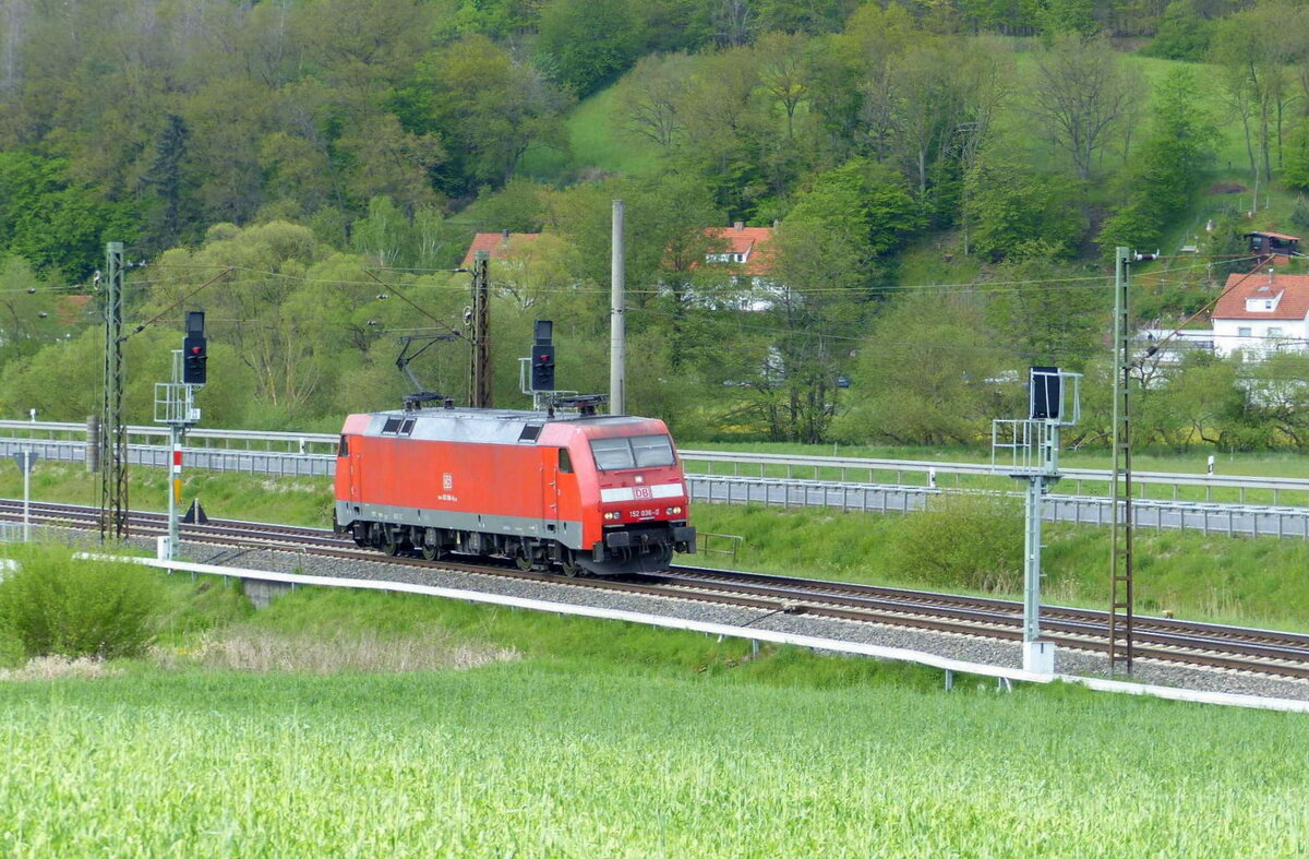 DB 152 036-0 als Tfzf Richtung Fulda, am 19.05.2021 in Oberhaun.