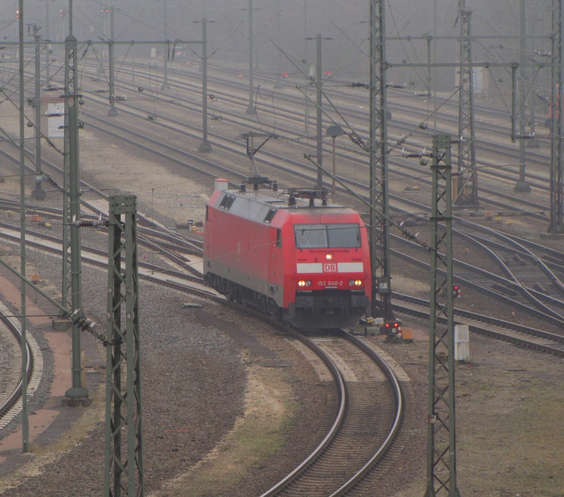 DB 152 040-2 als Rangierfahrt am 19.02.2016 in Maschen.