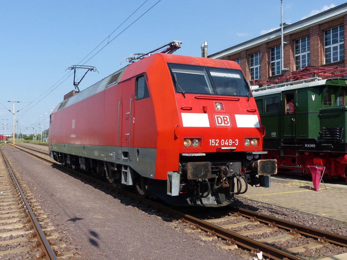 DB 152 049-3 am 31.08.2019 whrend der Fhrerstandsmitfahrten beim Tag der offenen Tr im DB Werk Dessau.