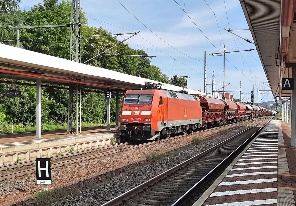 DB 152 081-6 mit Tads-Wagen Richtung Bebra, am 15.08.2021 in Eisenach.
