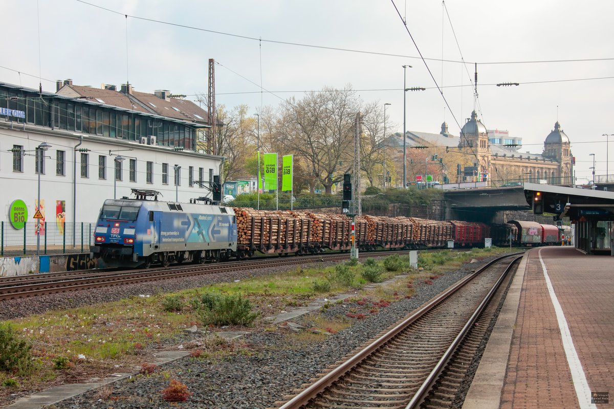 DB 152 134  TFG Albatros  mit G�terzug in Wuppertal, Mai 2021.