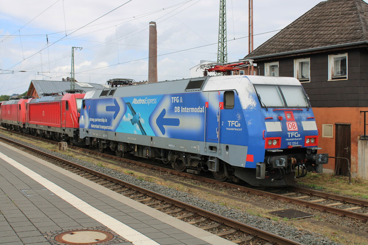 DB 152 135-0  TFG Transfracht  am 30.07.2023 beim pausieren in Bebra.