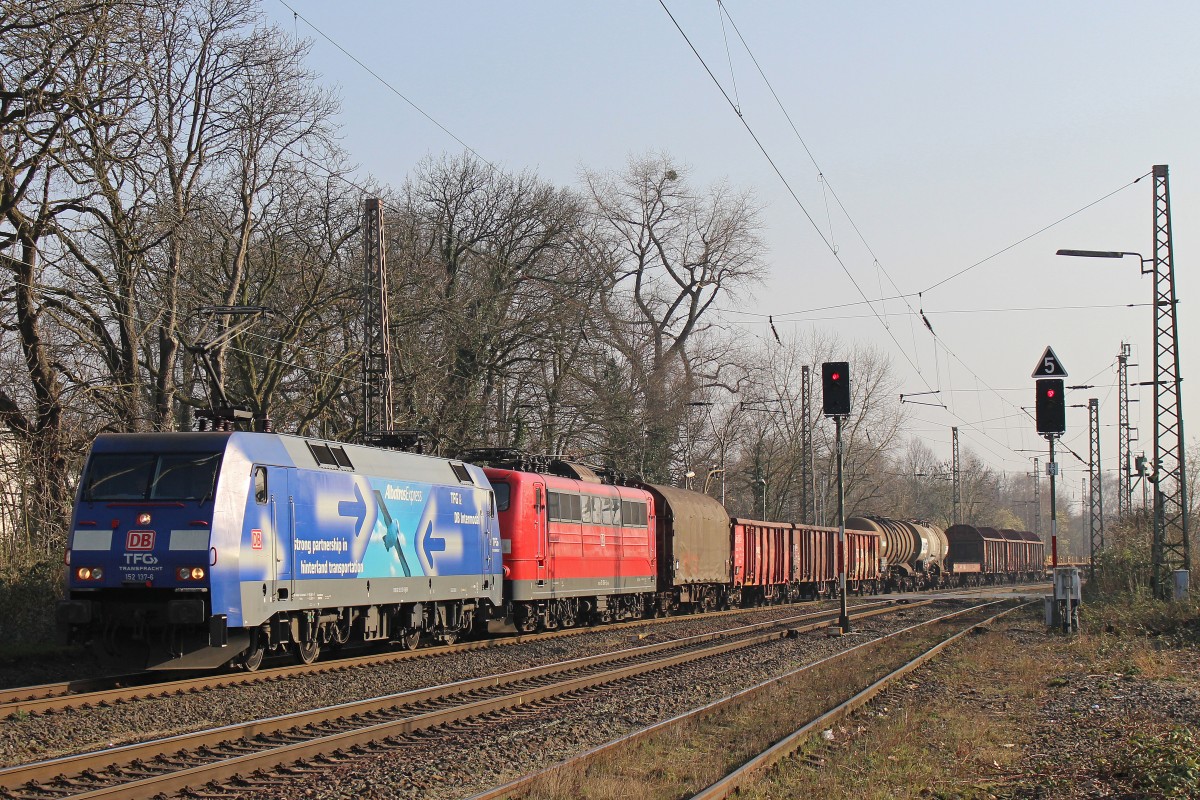 DB 152 137  TFG  am 11.3.14 mit einer 151er und einem gemischten Güterzug in Ratingen-Lintorf.