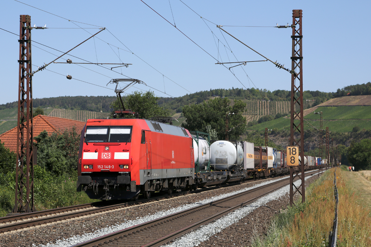DB 152 148 am 06.08.2020 mit Containern bei Himmelstadt