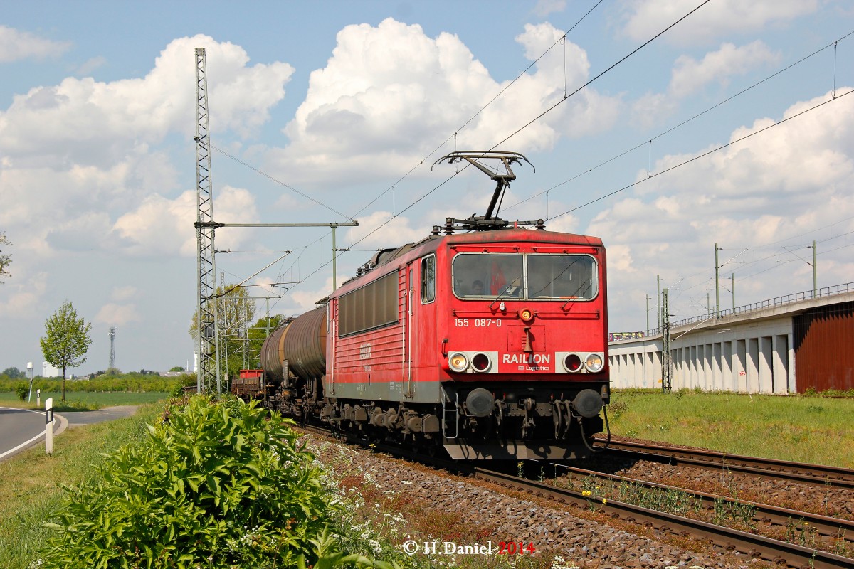 DB 155 087-0 Railion G�terzug in K�ln Porz Wahn, April 2014.