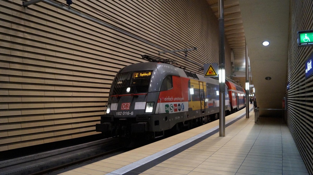 DB 182 016-6 mit VVO Werbung als Talent II Ersatz mit S2 Leipzig Connewitz - Magdeburg Hbf im City Tunnel Leipzig Markt 20.12.2015