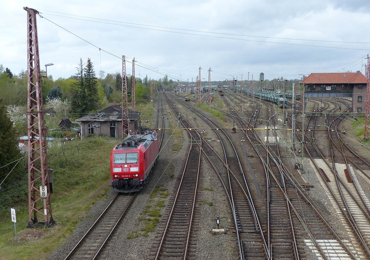 DB 185 033-8 als Tfzf Richtung Bremen-Walle, am 14.04.2020 in Bremen Rbf.