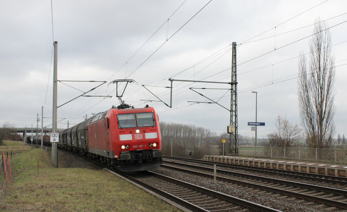 DB 185 197-1 mit einem gemischten Güterzug Richtung Erfurt, am 21.02.2023 in Seebergen.