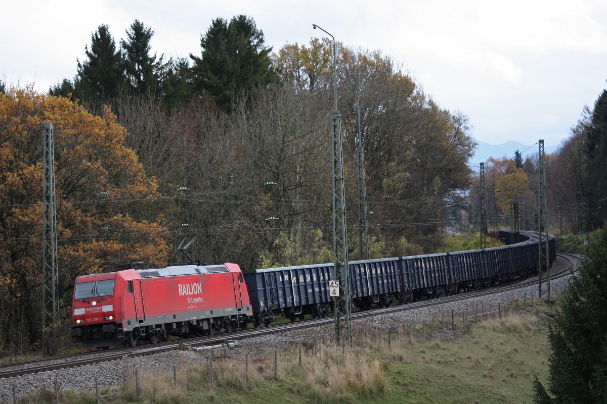 DB 185 276 am 9.11.13 mit einem Eaos Wagenzug in Aßling (Obb.).
