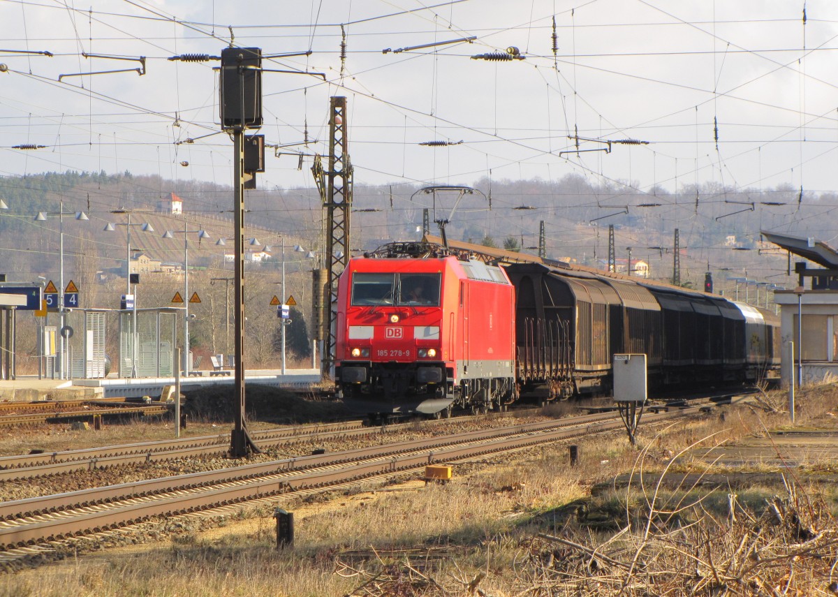 DB 185 278-9 mit einem gemischten Gterzug nach Saalfeld, am 28.02.2015 in Naumburg (S) Hbf.