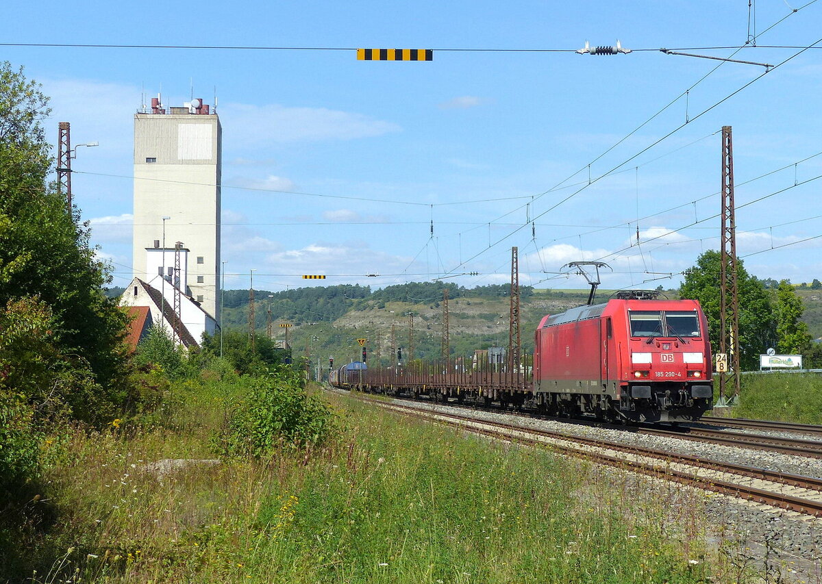 DB 185 290-4 mit einem gemischten Güterzug Richtung Würzburg, am 25.08.2021 in Karlstadt (Main).