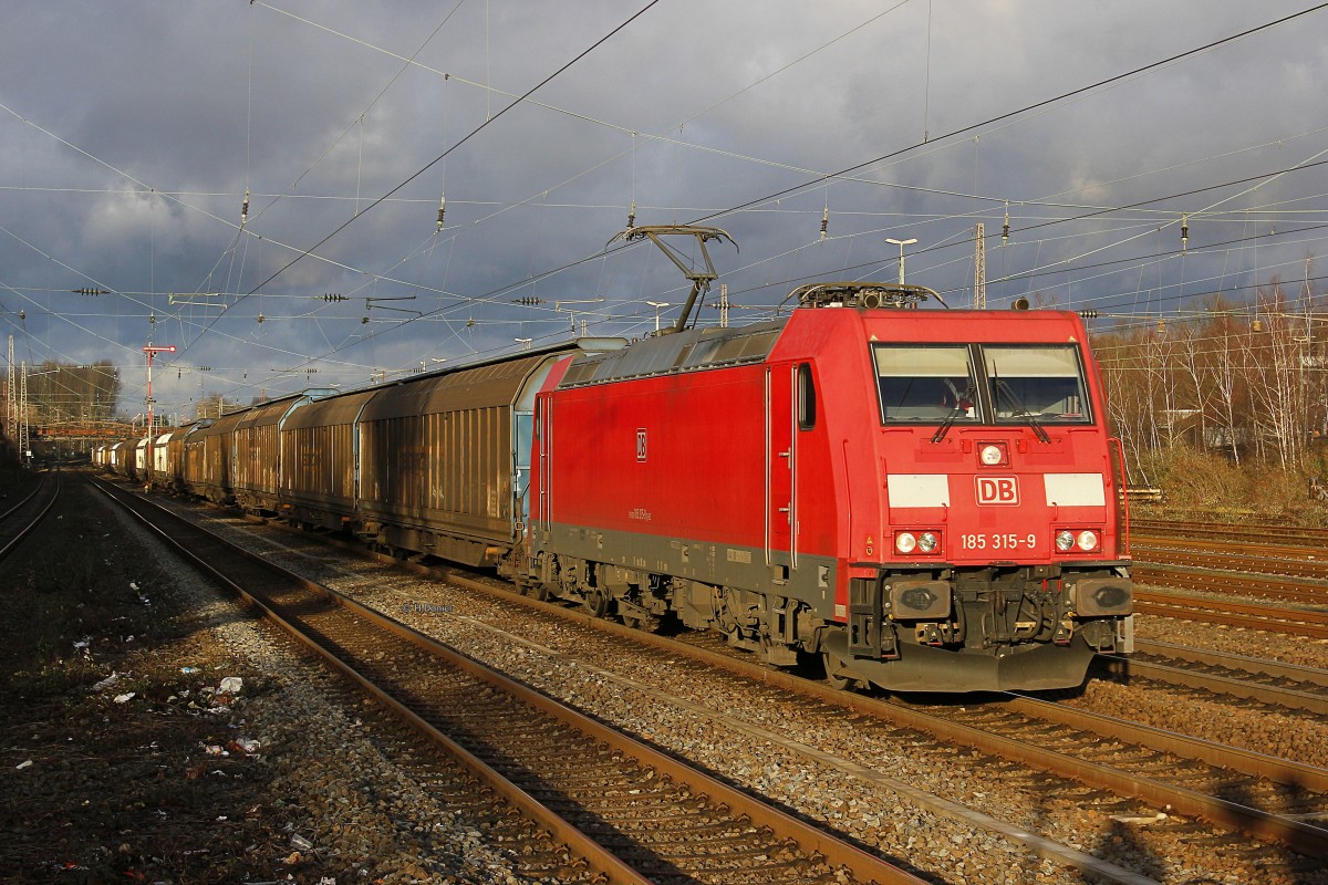DB 185 315-9 mit Papierzug in D�sseldorf Rath, Januar 2016.