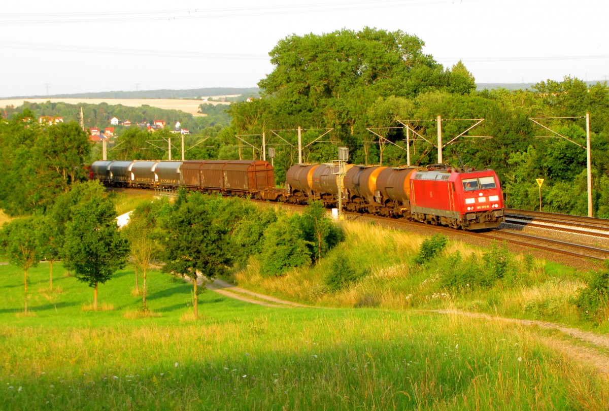 DB 185 373-8 mit einem gemischten Güterzug Richtung Eisenach, am 17.07.2015 bei Erfurt Bischleben.