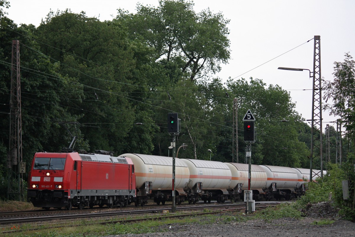 DB 185 401 zog am 26.6.13 einen Gaskesselzug durch Ratingen-Lintorf.