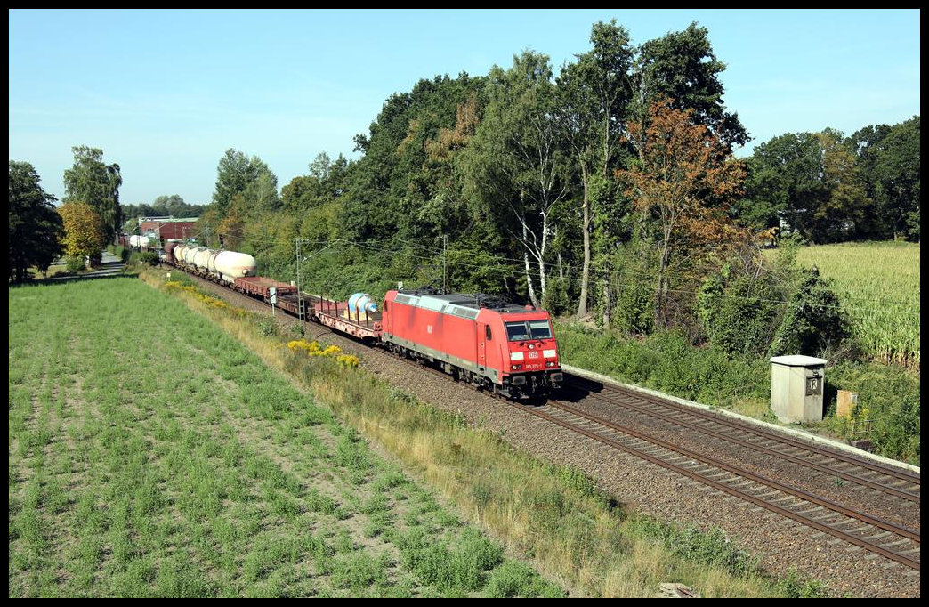 DB 185376-1 ist hier mit einem gemischten Güterzug in Osnabrück Hellern am 1.9.2019 um 11.46 Uhr auf der Rollbahn in Richtung Osnabrück unterwegs.