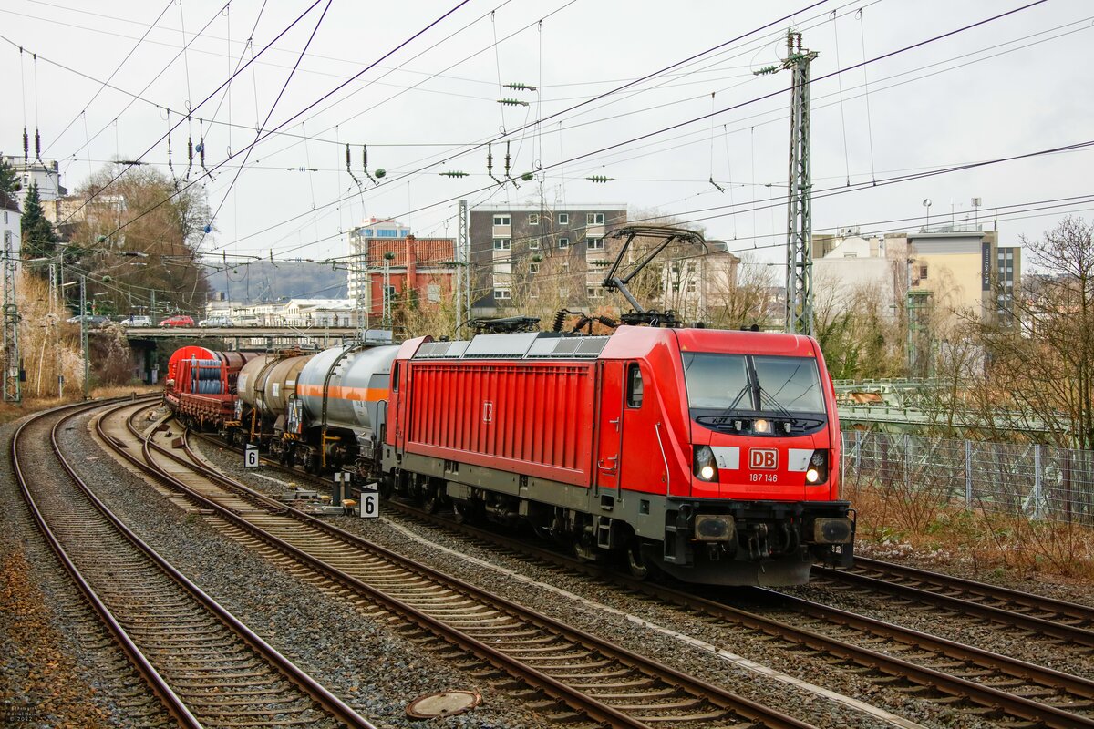 DB 187 146 mit Güterzug in Wuppertal, Januar 2022.
