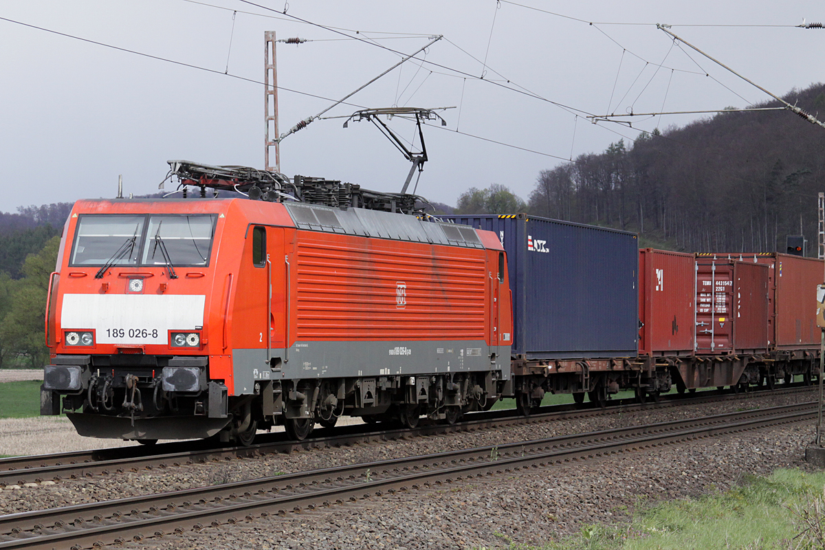 DB 189 026-8 am 19.04.2017  16:40 nördlich von Salzderhelden am BÜ 75,1 in Richtung Göttingen