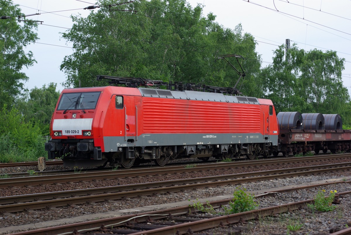 DB 189 029-2 am 26.6.2015 in Bochum Riemke vor einem Coil-Zug