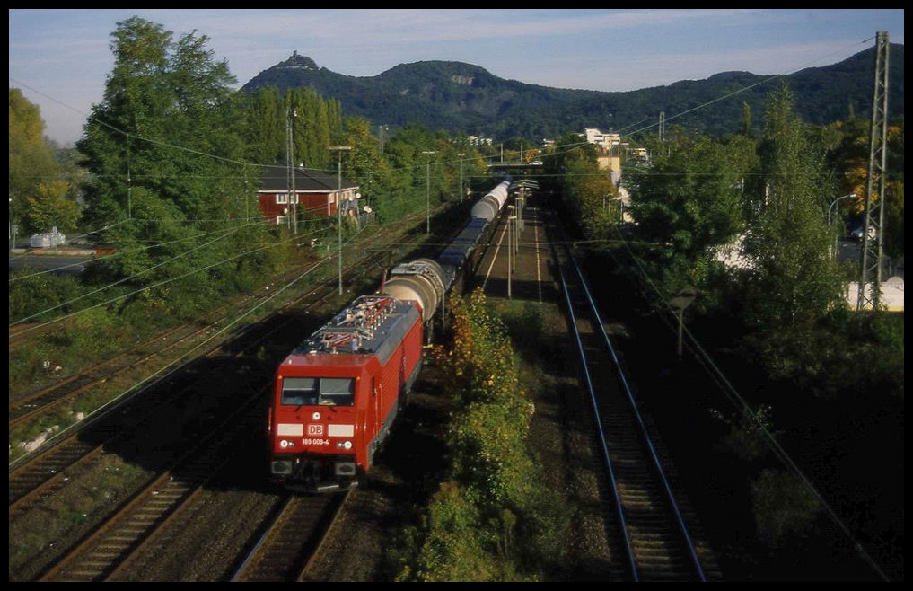 DB 189009-4 fährt hier am 14.10.2003 um 10.05 Uhr mit einem Güterzug Richtung Süden durch Bad Honnef.