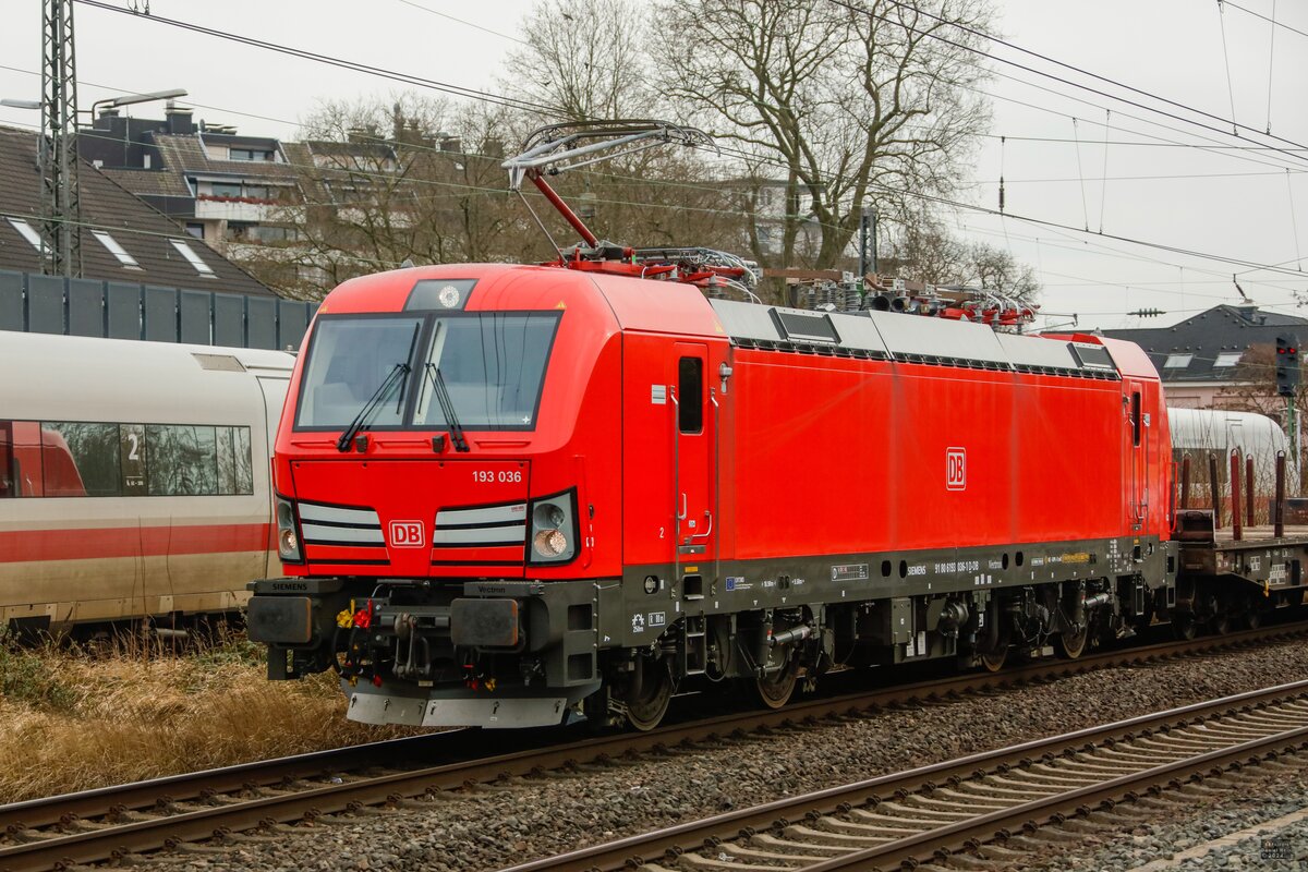 DB 193 036 mit Güterzug in Hilden, Januar 2024.