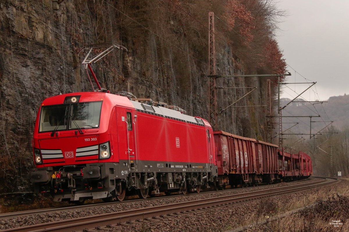 DB 193 303 mit G�terzug in Ennepetal, Februar 2018.