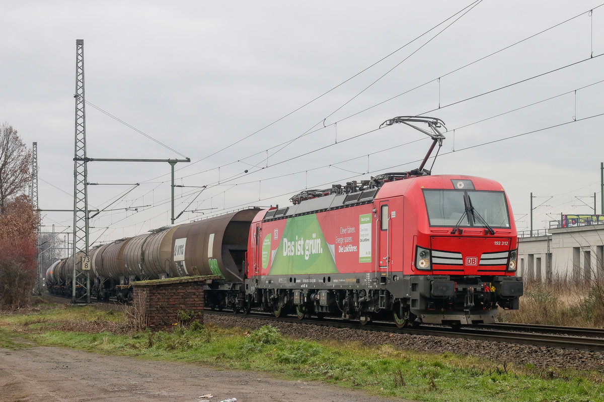 DB 193 312  Das ist gr�n.  mit Kesselzug in K�ln Porz Wahn, Dezember 2018.