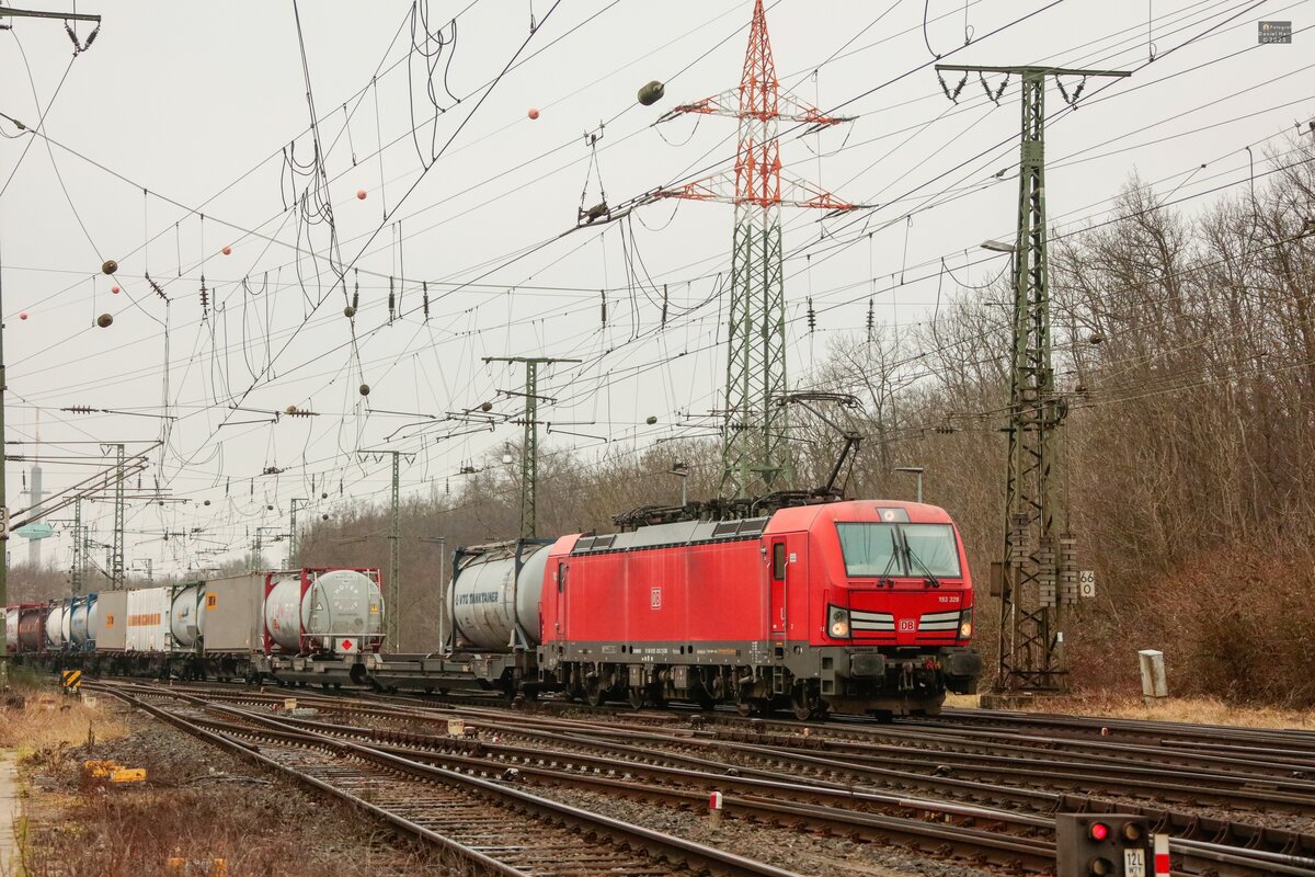 DB 193 328 mit Tankcontainer in Köln Gremberg, Februar 2025.
