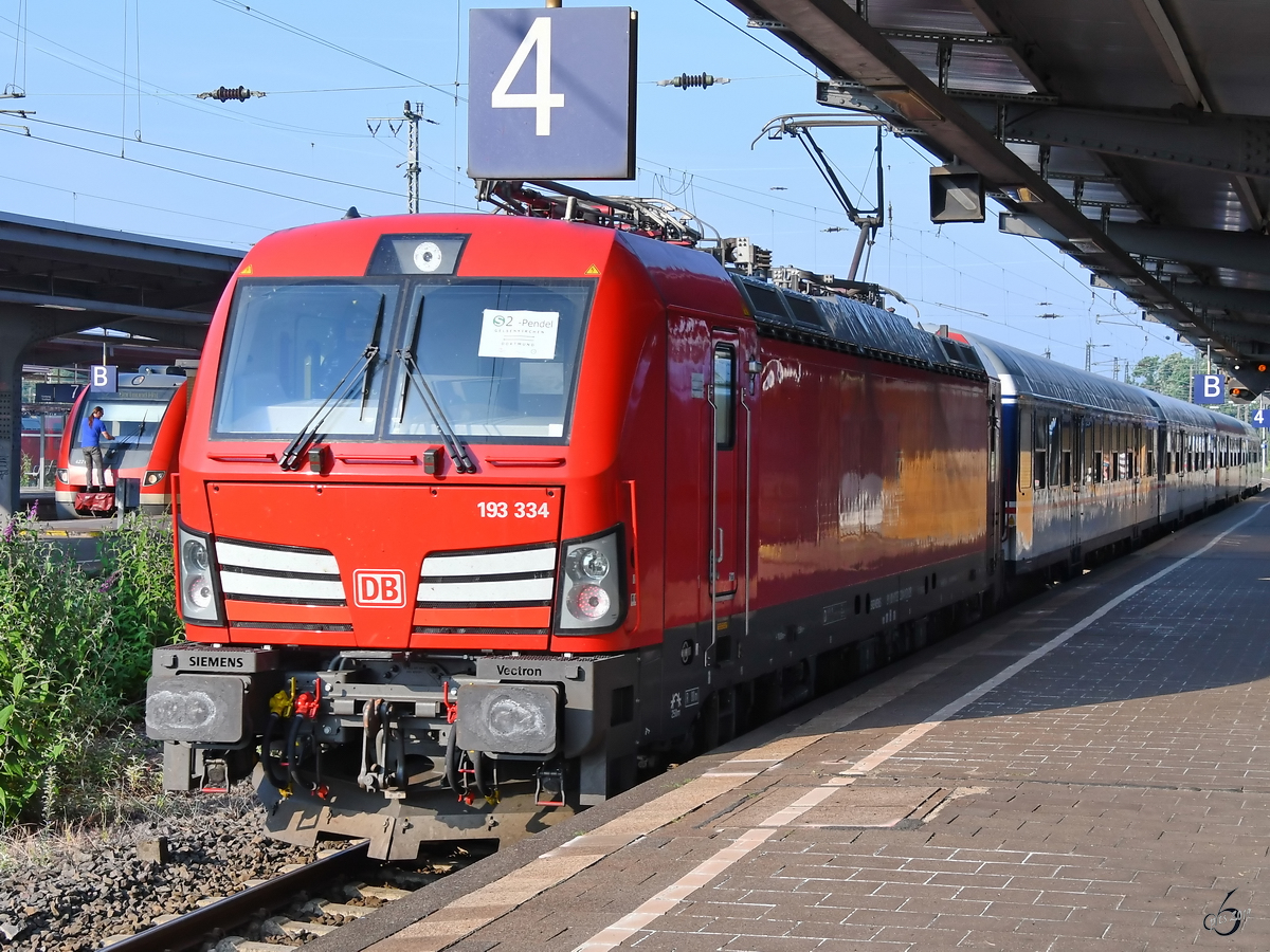 DB 193 334 wartet am Hauptbahnhof Wanne-Eickel auf die Weiterfahrt. (Juni 2019)