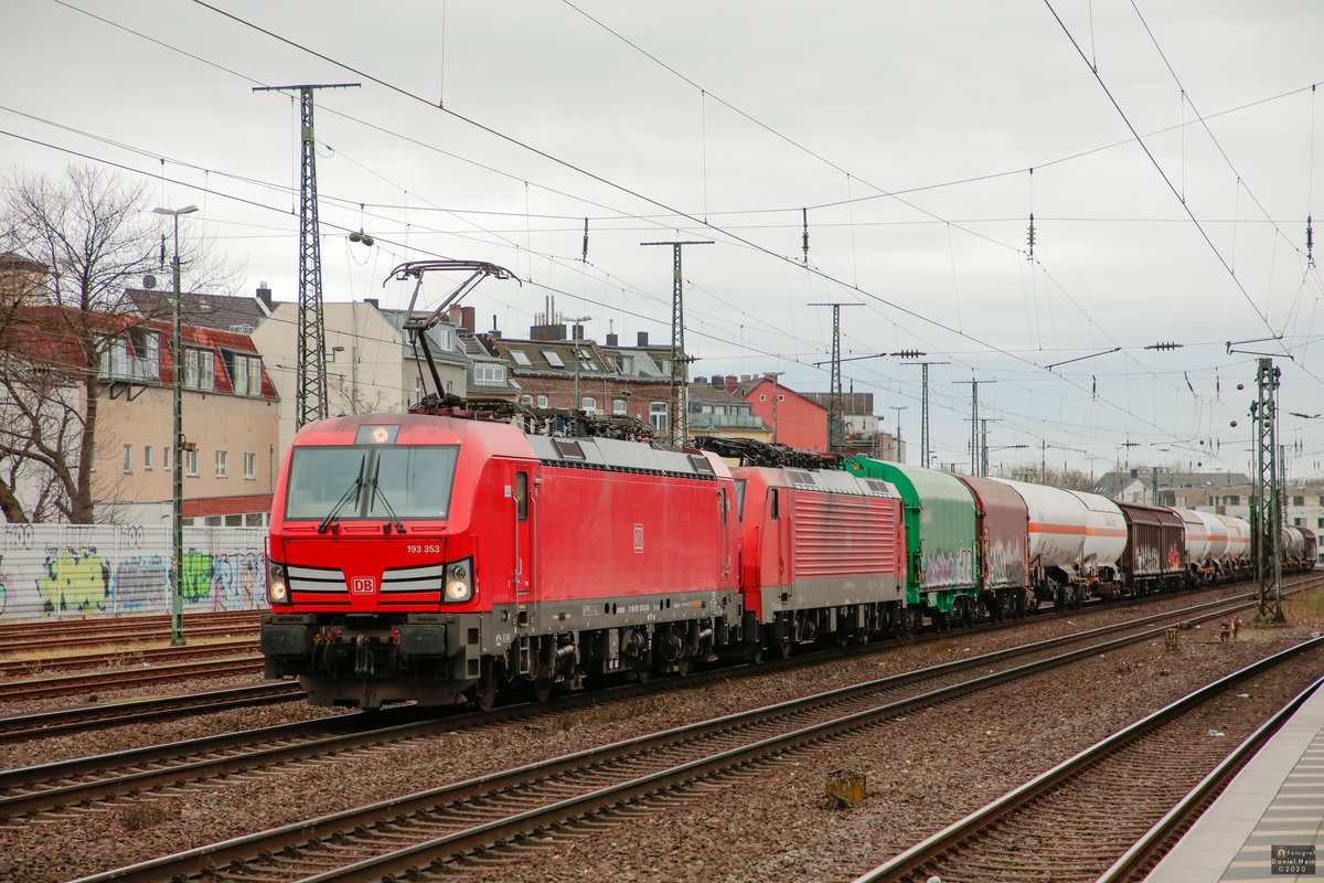 DB 193 353 & DB 189 im Schlepp in K�ln West, Februar 2020.