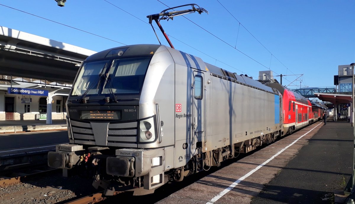 DB 193 803-4 mit dem RE 4963 nach Nürnberg Hbf, am 01.01.2020 in Sonneberg (Thür) Hbf.