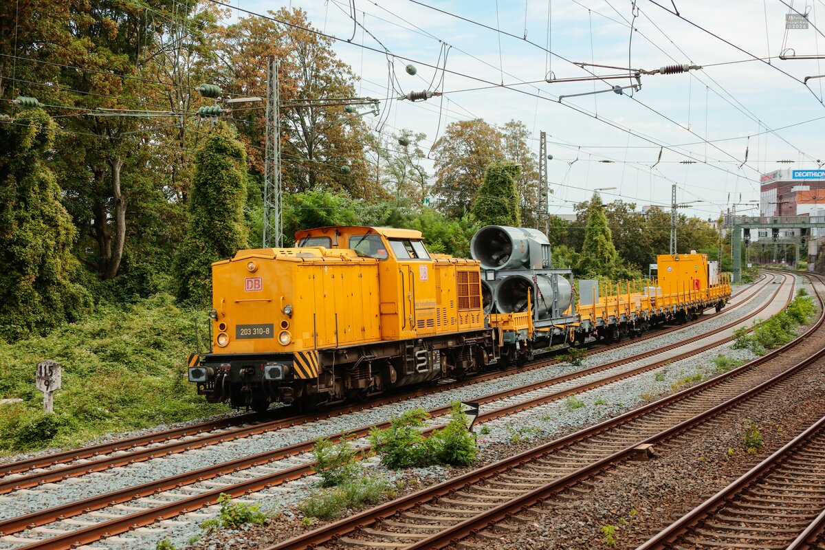 DB 203 310-8 DB Netz Instandhaltung in Wuppertal, August 2026.