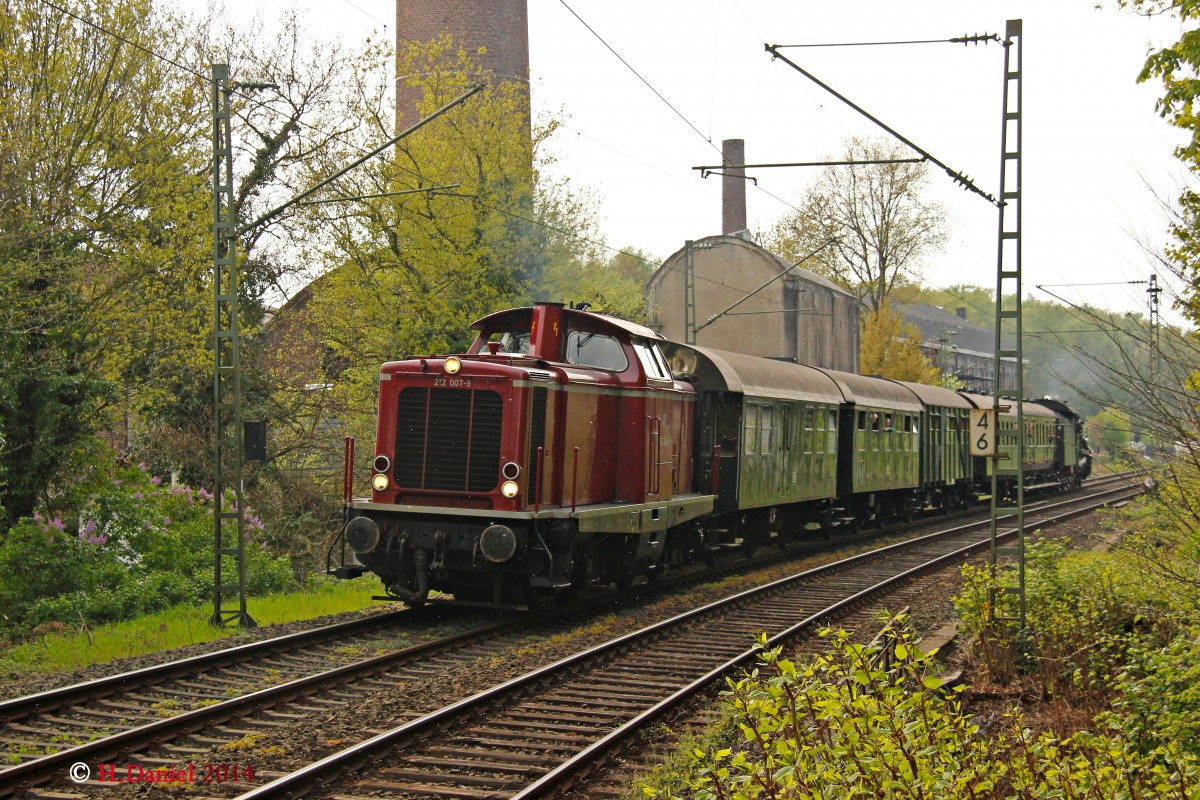 DB 212 007-9 mit Pendelzug in Essen Horst, April 2014.