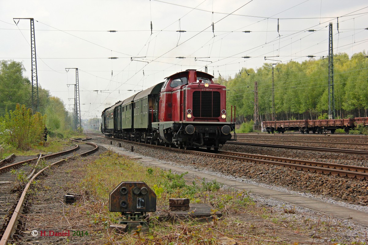 DB 212 007-9 mit Pendelzug in Bochum Ehrenfeld, April 2014.