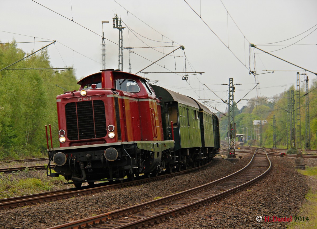 DB 212 007-9 mit Pendelzug in Essen Steele Ost, April 2014.