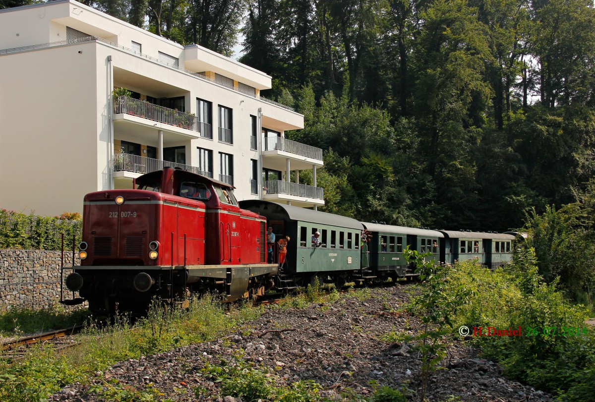 DB 212 007-9 zu Gast auf der Hespertalbahn in Essen Kupferdreh, Juli 2014.