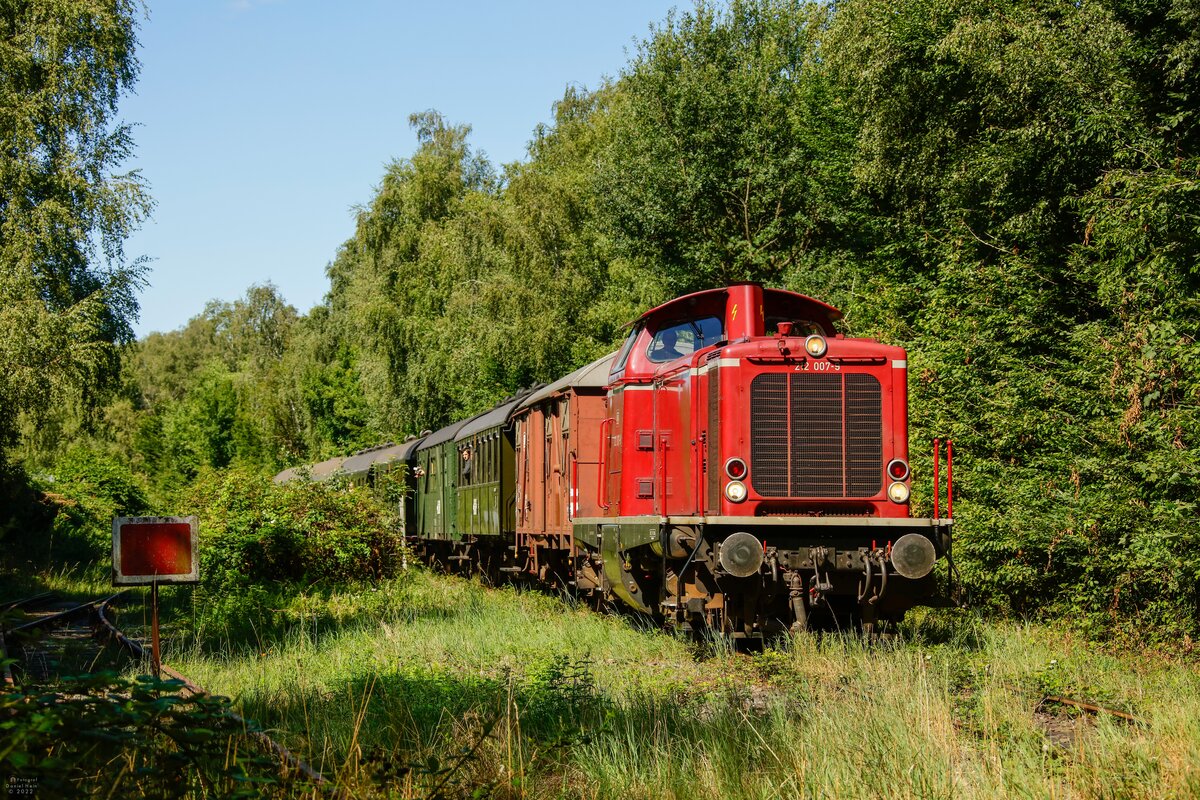 DB 212 007 mit Museumszug auf der Ruhrtalbahn, August 2022.