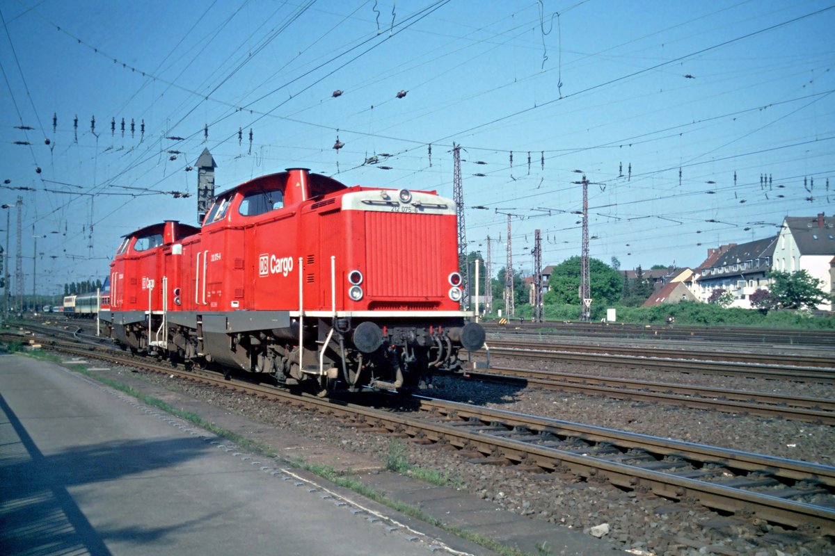 DB 212 075 und 212 XXX (Osnabrück Hbf, 06.2000); digitalisiertes Dia.