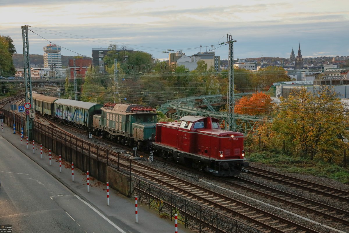 DB 212 079-8 & DB 194 158-2 als �berf�hrungsfahrt in Wuppertal, Oktober 2019.
