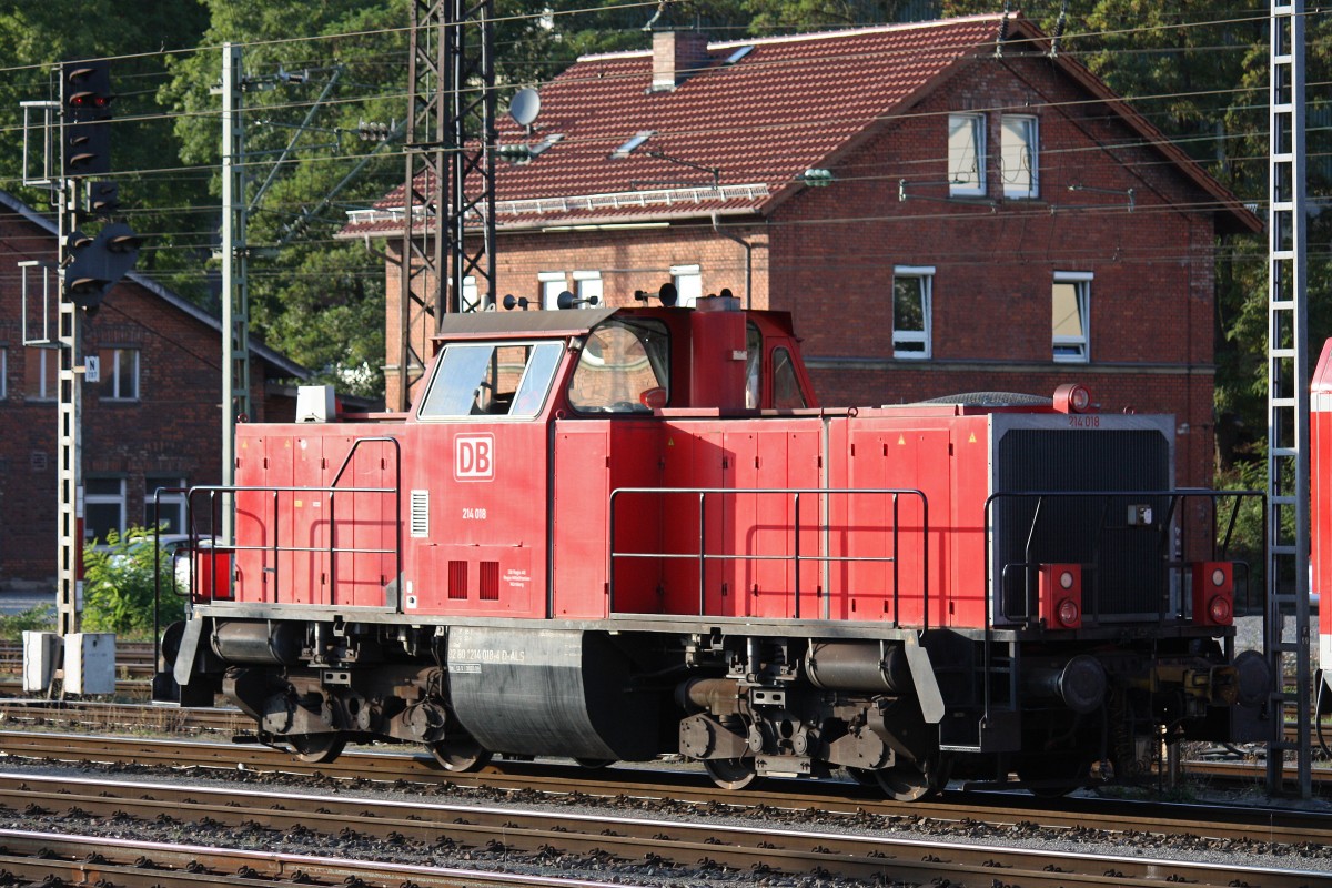 DB 214 018 am 27.9.13 in Würzburg Hbf.