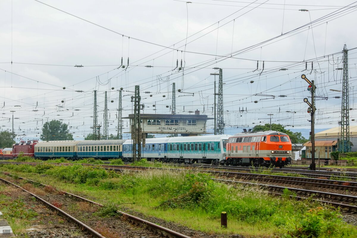 DB 218 137-8 & 243 002-3 DR mit Pendelzug im DB Museum Koblenz, am 01.06.2024.
