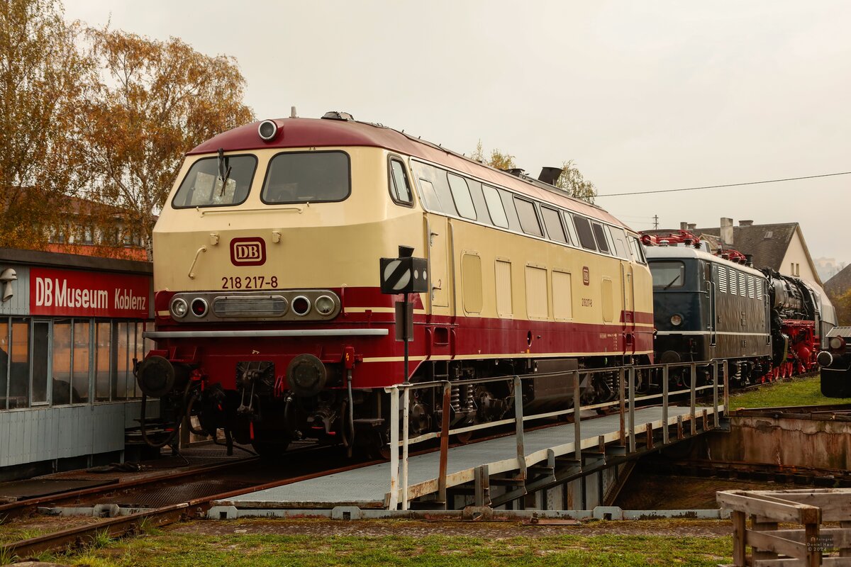 DB 218 217-8 im DB Museum Koblenz, November 2024.