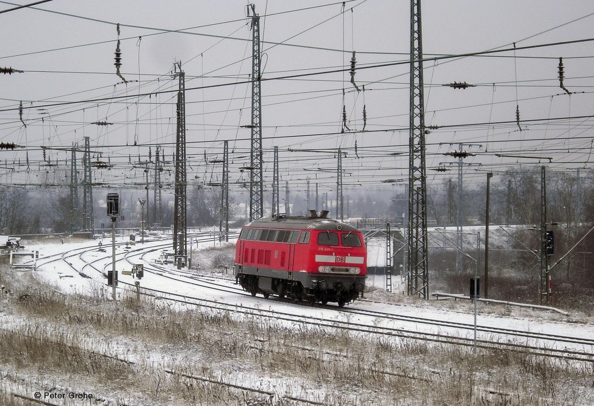 DB 218 249-1 (Bj. 1972, Henschel) startet von Halle (Saale) als TfzF (K) nach Frankfurt a.M. West, fotografiert am 24.01.2014