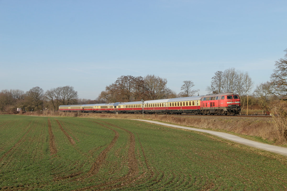 DB 218 330 mit AKE Rheingold in Fr�ndenberg, Februar 2019.