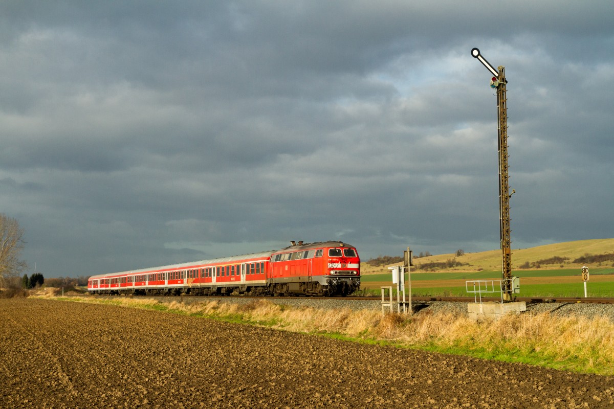DB 218 451 passiert am 8 Dezember 2014 mit RE 14067 bei Othfresen, unterwegs nach Bad Harzburg.